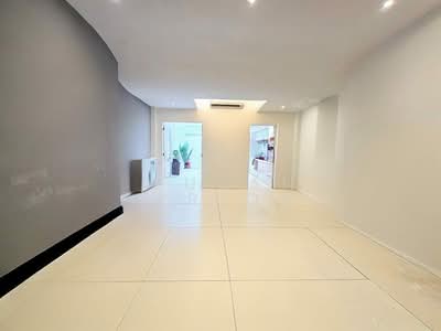 For Sale - Stylish East Conservation 2+1