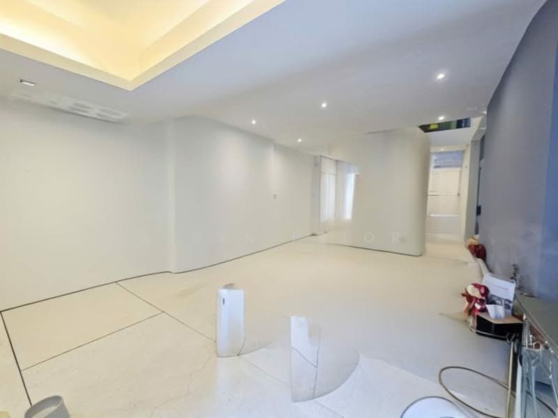 Stylish East Conservation 2+1, Nearby Joo Chiat Place, 2 Bedrooms, 2,350 sqft, Conservation House For Rent, by Susan Prior, 500083982 - Interior - PropertyGuru.com.sg