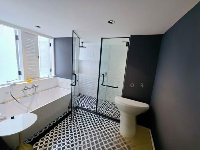 Stylish East Conservation 2+1, Nearby Joo Chiat Place, 2 Bedrooms, 2,350 sqft, Conservation House For Rent, by Susan Prior, 500083982 - Bathroom - PropertyGuru.com.sg