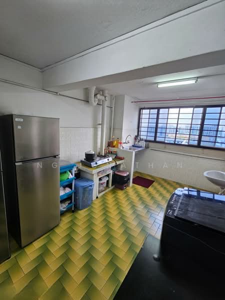 187 Boon Lay Avenue HDB Flat For Sale at S$ 325,000 | PropertyGuru Singapore - Kitchen