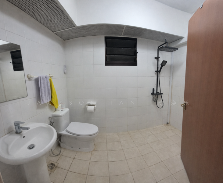 336C Yishun Street 31 HDB Flat For Sale at S$ 650,000 | PropertyGuru Singapore - Bathroom