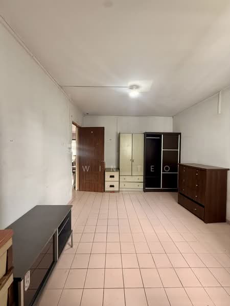 537 Bukit Batok Street 52 HDB Flat For Sale at S$ 598,000 | PropertyGuru Singapore - Master bedroom 