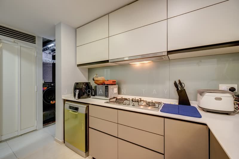D'Nest Condominium For Sale at S$ 1,670,000 | PropertyGuru Singapore - Kitchen