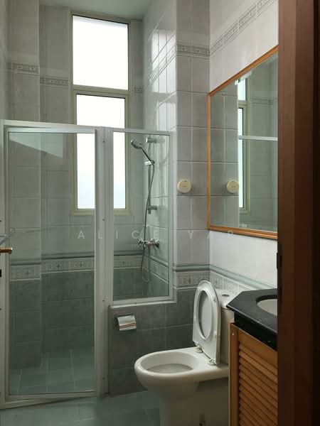 University Park, 2 University Walk, 5 Bedrooms, 3,601 sqft, Semi-Detached House For Rent, by Alice Yap, 500084028 - Bathroom - PropertyGuru.com.sg
