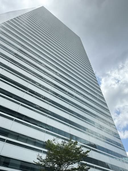 Gateway East, 152 Beach Road, Beach Road / Bugis / Rochor, 1,419 sqft, Office For Rent, by Lee Shou Yin (Shaoying), 500084034 - Exterior - CommercialGuru.com.sg