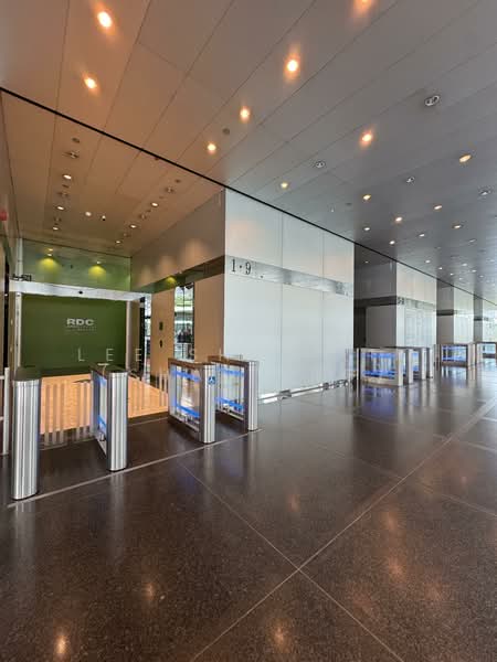 Gateway East, 152 Beach Road, Beach Road / Bugis / Rochor, 1,419 sqft, Office For Rent, by Lee Shou Yin (Shaoying), 500084034 - Entrance - CommercialGuru.com.sg