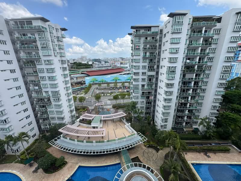 The Warren Apartment For Sale at S$ 1,650,000 | PropertyGuru Singapore - Balcony