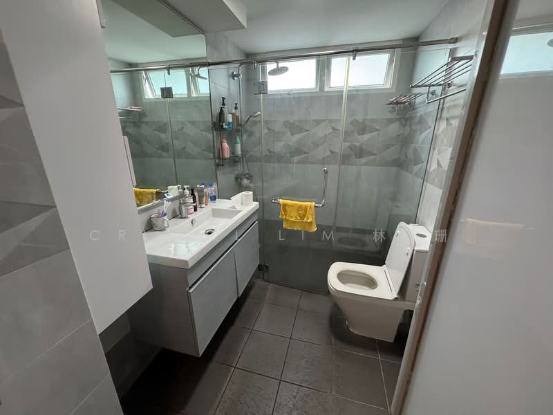 The Warren Apartment For Sale at S$ 1,650,000 | PropertyGuru Singapore - Bathroom