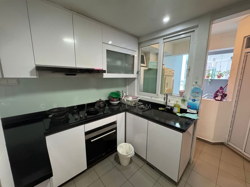The Warren Apartment For Sale at S$ 1,650,000 | PropertyGuru Singapore - Kitchen