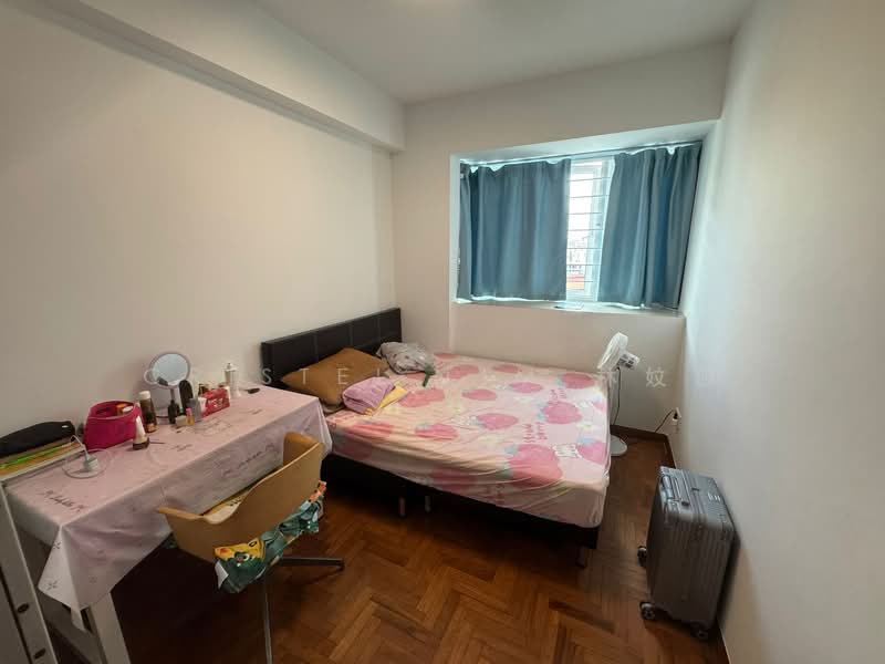 The Warren Apartment For Sale at S$ 1,650,000 | PropertyGuru Singapore - Bedroom