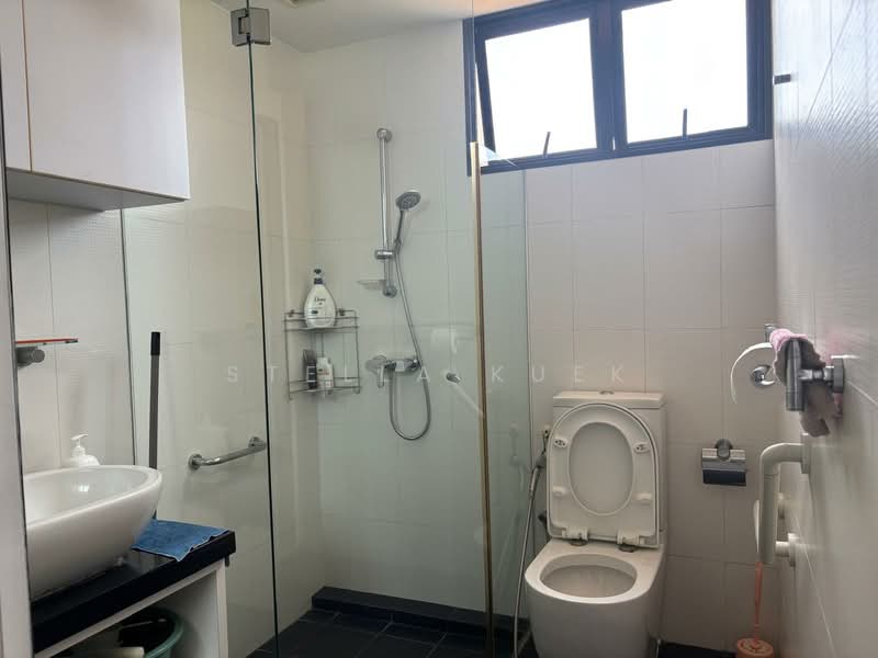 Kensington Park Condominium For Sale at S$ 3,188,888 | PropertyGuru Singapore - Bathroom