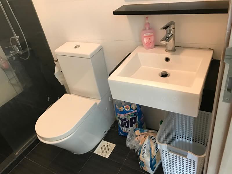 Suites 123, 123 Rangoon Road, 2 Bedrooms, 581 sqft, Apartment For Rent, by Flossie Chang, 500084042 - Bathroom - PropertyGuru.com.sg