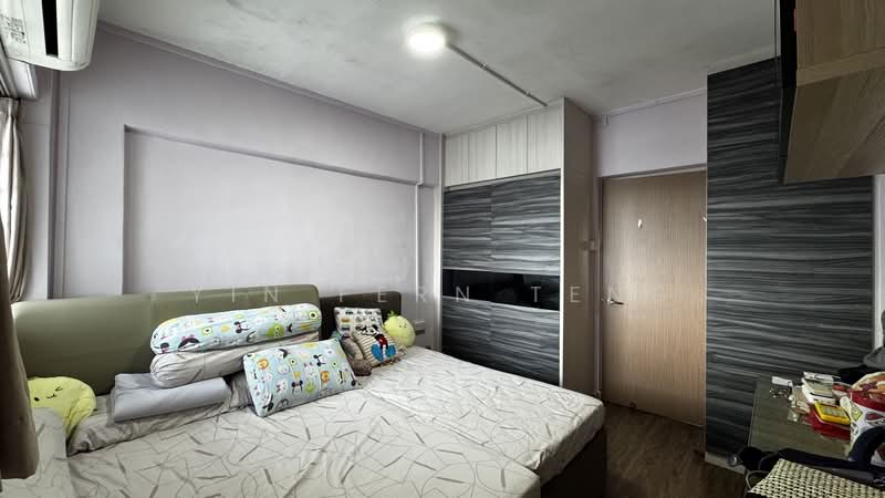 202 Tampines Street 21 HDB Flat For Sale at S$ 520,000 | PropertyGuru Singapore - Master Bedroom
