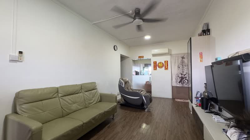 202 Tampines Street 21 HDB Flat For Sale at S$ 520,000 | PropertyGuru Singapore - Living Room