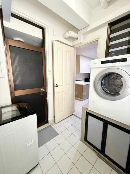 The Tanamera, 1 Tanah Merah Kechil Road, Room Rental, 120 sqft, Condominium For Rent, by ZRooom, 500084073 - Kitchen - PropertyGuru.com.sg