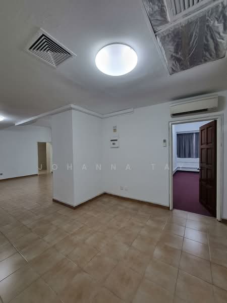 336 River Valley, 336 River Valley Road, 2 Bedrooms, 1,539 sqft, Apartment For Rent, by Johanna Tay, 500084084 - Entrance to bedroom 1 - PropertyGuru.com.sg