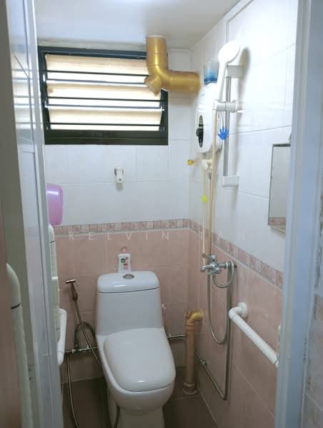228 Lorong 8 Toa Payoh HDB Flat For Sale at S$ 538,000 | PropertyGuru Singapore - Bathroom
