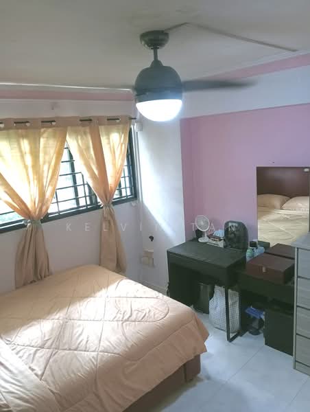 228 Lorong 8 Toa Payoh HDB Flat For Sale at S$ 538,000 | PropertyGuru Singapore - Bedroom