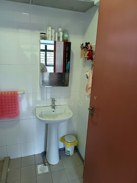 63 Greentops @ Sims Place, 63 Sims Place, Room Rental, 200 sqft, HDB Flat For Rent, by Kingsley Choo, 500084088 - Bathroom - PropertyGuru.com.sg