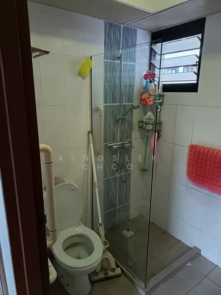 63 Greentops @ Sims Place, 63 Sims Place, Room Rental, 200 sqft, HDB Flat For Rent, by Kingsley Choo, 500084088 - Bathroom - PropertyGuru.com.sg