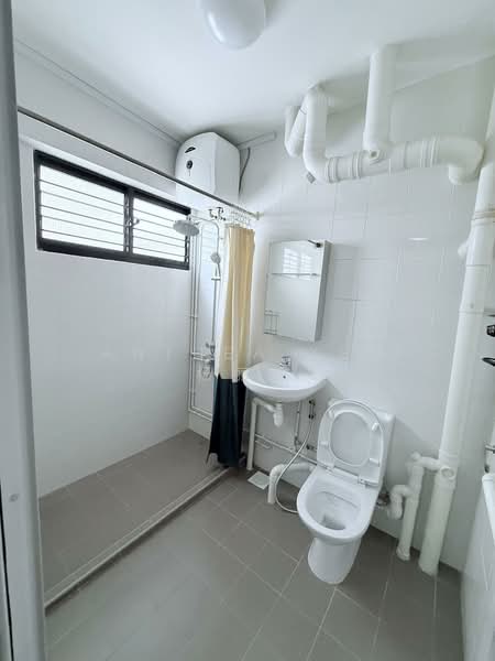 107 Jalan Rajah, 107 Jalan Rajah, 3 Bedrooms, 1,442 sqft, HDB Flat For Rent, by Anthea Yeo 杨丽娇, 500084103 - Bathroom - PropertyGuru.com.sg