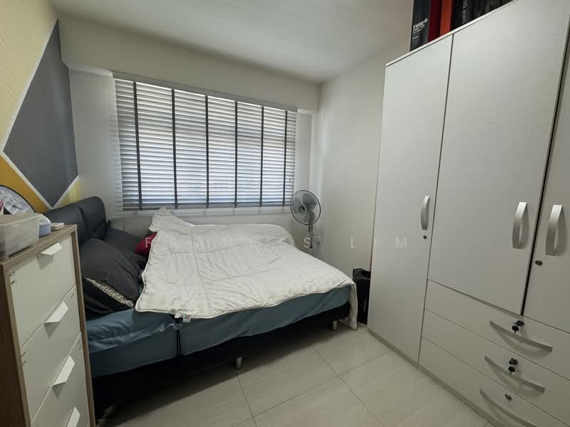 461D Bukit Batok West Avenue 8 HDB Flat For Sale at S$ 828,000 | PropertyGuru Singapore - Bedroom