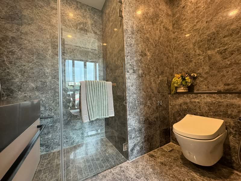 Holland Grove Condominium For Sale at S$ 1,521,000 | PropertyGuru Singapore - Bathroom