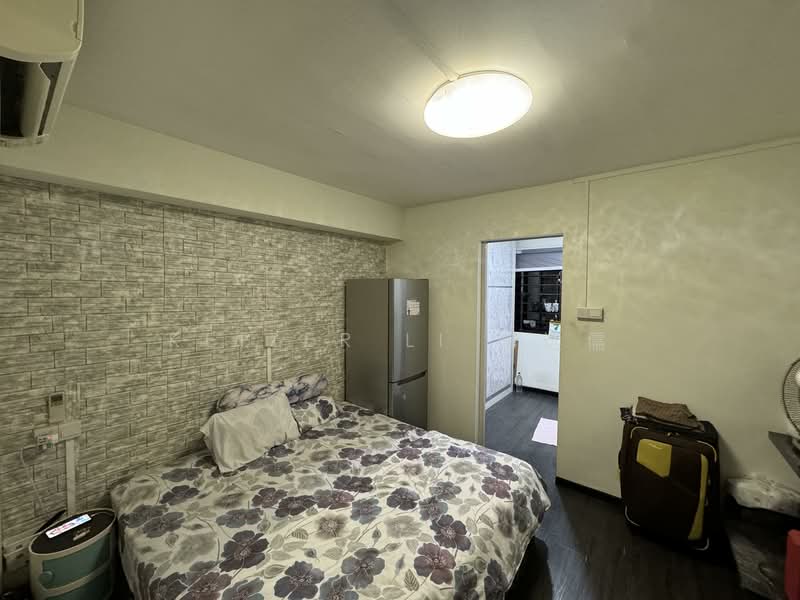 717 Jurong West Street 71 HDB Flat For Sale at S$ 525,000 | PropertyGuru Singapore - Bedroom