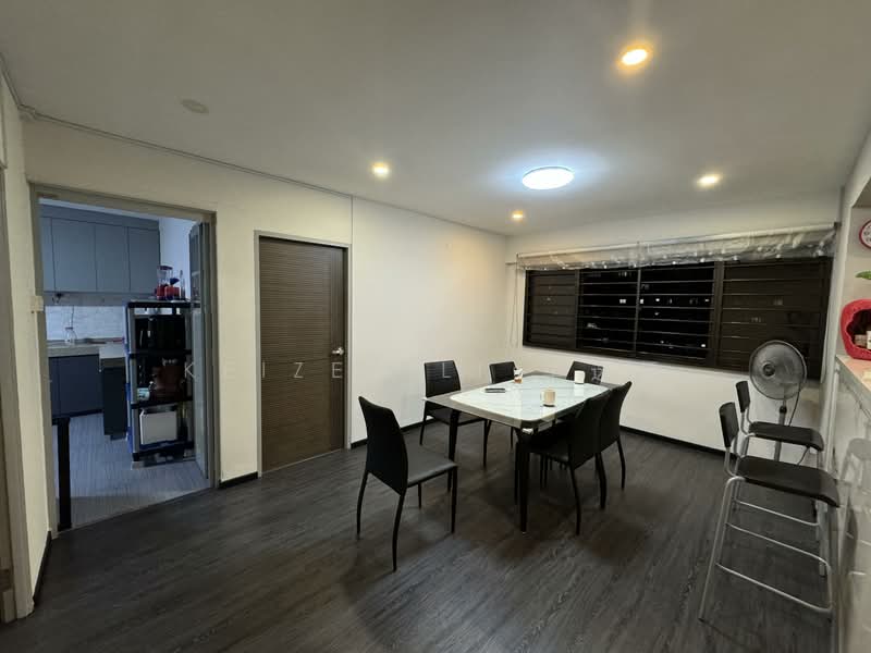 717 Jurong West Street 71 HDB Flat For Sale at S$ 525,000 | PropertyGuru Singapore - Kitchen