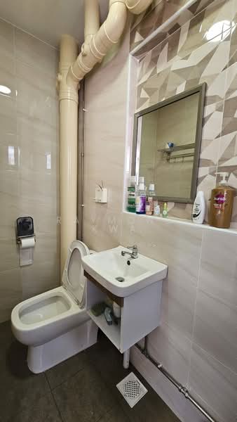 536 Serangoon North Avenue 4, 536 Serangoon North Avenue 4, Room Rental, 90 sqft, HDB Flat For Rent, by Raymond Kwa, 500084168 - Bathroom - PropertyGuru.com.sg