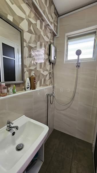 536 Serangoon North Avenue 4, 536 Serangoon North Avenue 4, Room Rental, 90 sqft, HDB Flat For Rent, by Raymond Kwa, 500084168 - Bathroom - PropertyGuru.com.sg