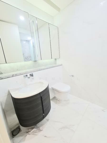 DUO Residences, 1 Fraser Street, 2 Bedrooms, 969 sqft, Apartment For Rent, by Jeremy Li, 500084178 - Bathroom - PropertyGuru.com.sg
