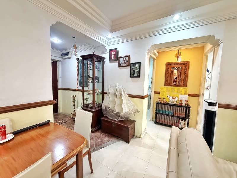 180 Yung Sheng Road HDB Flat For Sale at S$ 580,000 | PropertyGuru Singapore - Living Room
