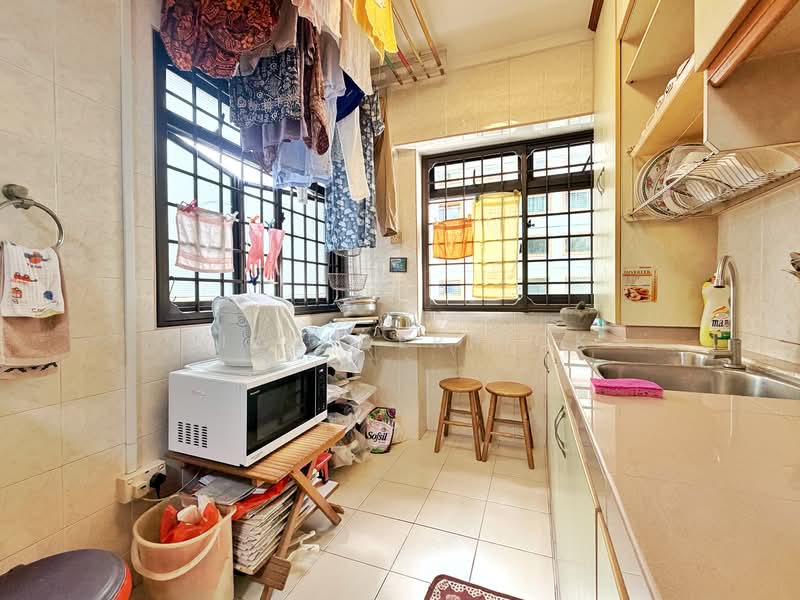 180 Yung Sheng Road HDB Flat For Sale at S$ 580,000 | PropertyGuru Singapore - Kitchen