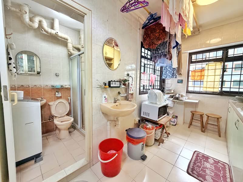 180 Yung Sheng Road HDB Flat For Sale at S$ 580,000 | PropertyGuru Singapore - Bathroom