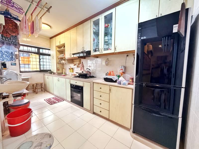 180 Yung Sheng Road HDB Flat For Sale at S$ 580,000 | PropertyGuru Singapore - Kitchen
