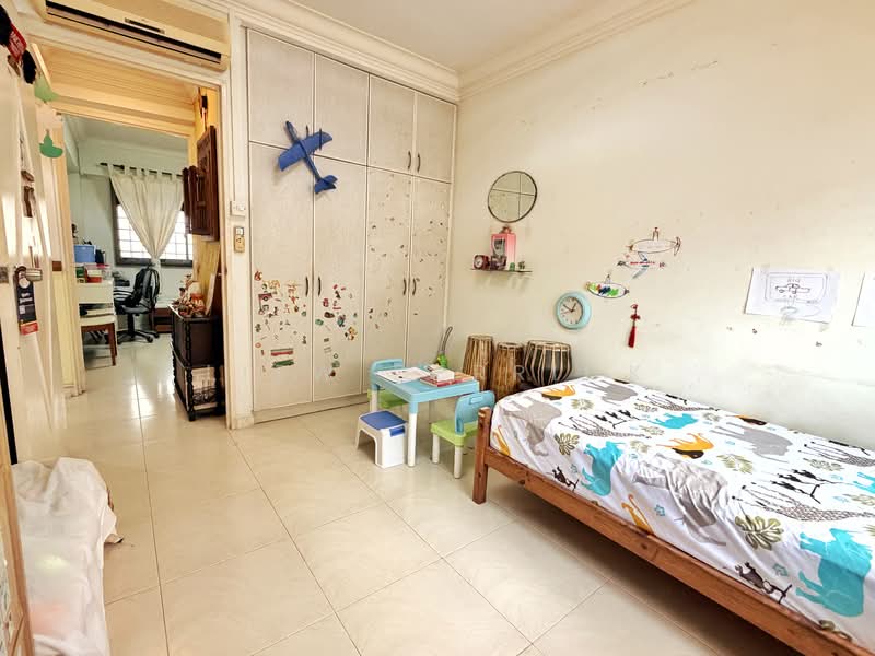 180 Yung Sheng Road HDB Flat For Sale at S$ 580,000 | PropertyGuru Singapore - Bedroom