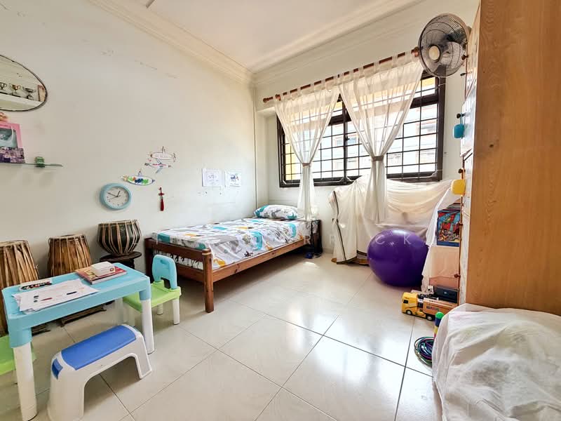 180 Yung Sheng Road HDB Flat For Sale at S$ 580,000 | PropertyGuru Singapore - Bedroom