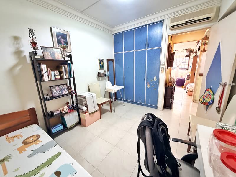 180 Yung Sheng Road HDB Flat For Sale at S$ 580,000 | PropertyGuru Singapore - Bedroom