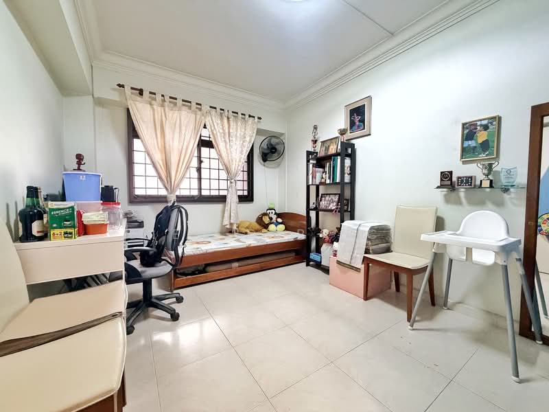180 Yung Sheng Road HDB Flat For Sale at S$ 580,000 | PropertyGuru Singapore - Bedroom