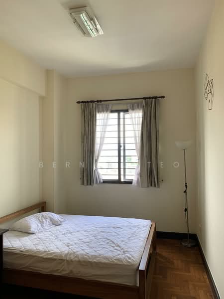 Regent Heights Condominium For Sale at S$ 1,100,000 | PropertyGuru Singapore - Bedroom