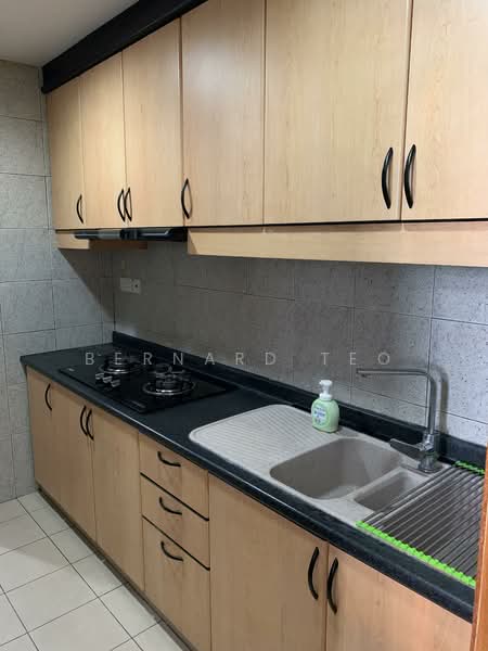 Regent Heights Condominium For Sale at S$ 1,100,000 | PropertyGuru Singapore - Kitchen