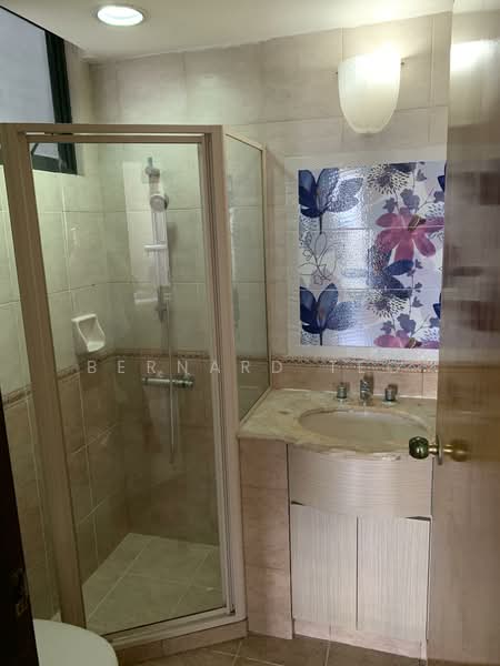 Regent Heights Condominium For Sale at S$ 1,100,000 | PropertyGuru Singapore - Bathroom