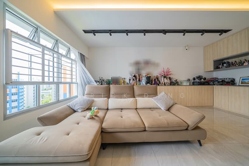 673B Yishun Avenue 4 HDB Flat For Sale at S$ 828,888 | PropertyGuru Singapore - Living Room
