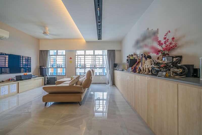 673B Yishun Avenue 4 HDB Flat For Sale at S$ 828,888 | PropertyGuru Singapore - Living Room