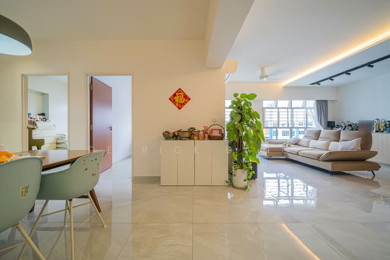 673B Yishun Avenue 4 HDB Flat For Sale at S$ 828,888 | PropertyGuru Singapore - Living Room