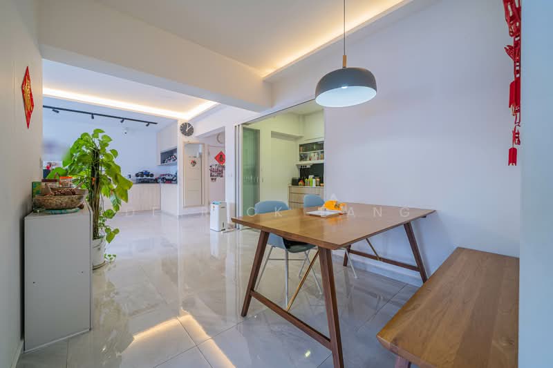 673B Yishun Avenue 4 HDB Flat For Sale at S$ 828,888 | PropertyGuru Singapore - Dining Room