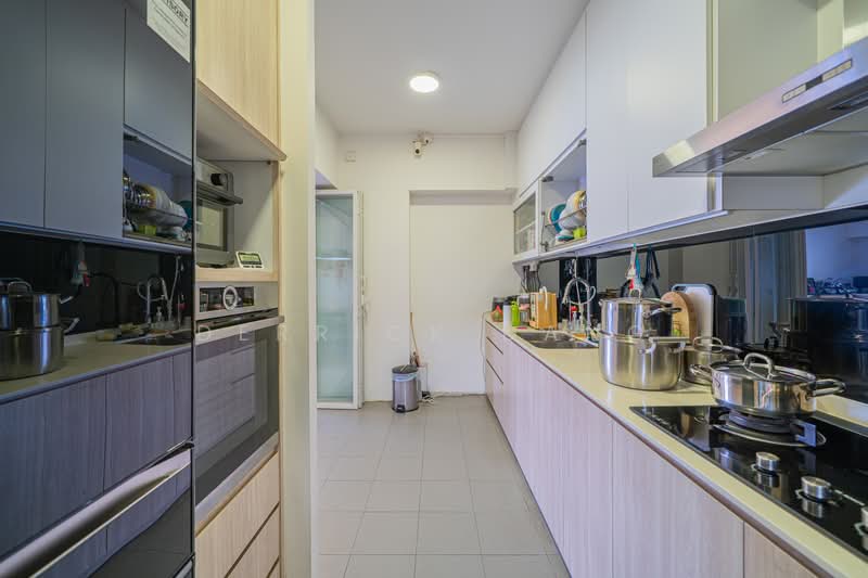 673B Yishun Avenue 4 HDB Flat For Sale at S$ 828,888 | PropertyGuru Singapore - Kitchen