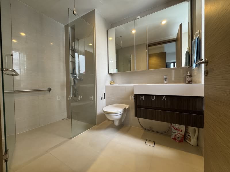 The Palette, 119 Pasir Ris Grove, 3 Bedrooms, 883 sqft, Condominium For Rent, by Daphne Phua, 500084205 - WELL APPOINTED MASTER BATHROOM! - PropertyGuru.com.sg