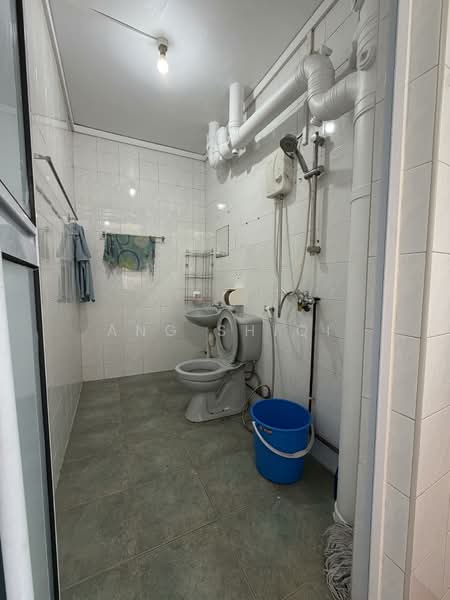 615 Woodlands Avenue 4, 615 Woodlands Avenue 4, 3 Bedrooms, 1,312 sqft, HDB Flat For Rent, by Ang ShiQi, 500084224 - Bathroom - PropertyGuru.com.sg